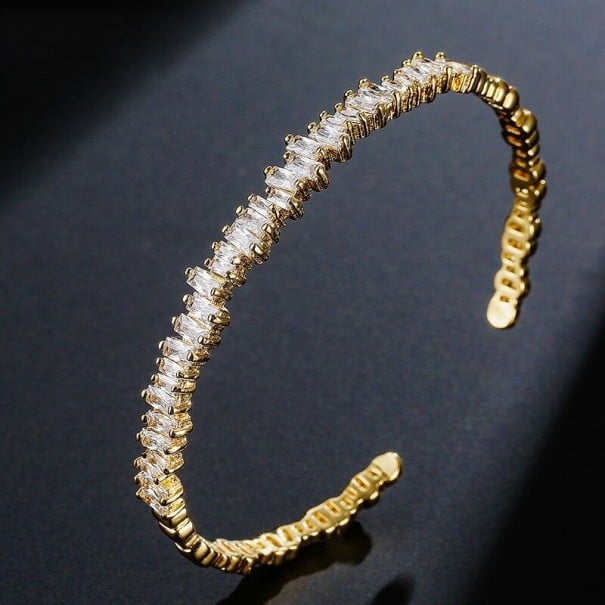 Pulseira aberta feminina com zircões dourado