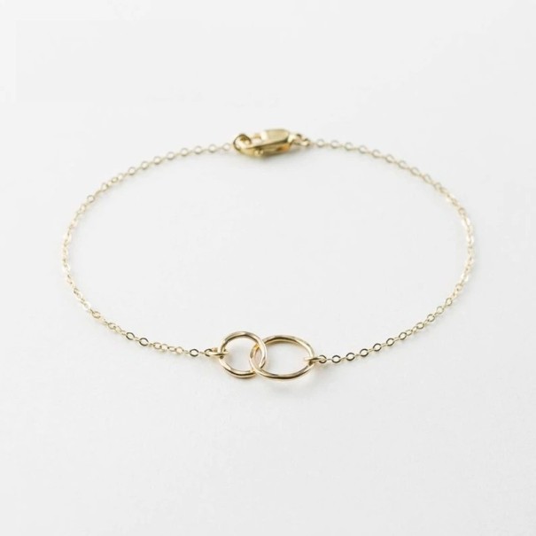 Pulseira de corrente para senhora com argolas dourado
