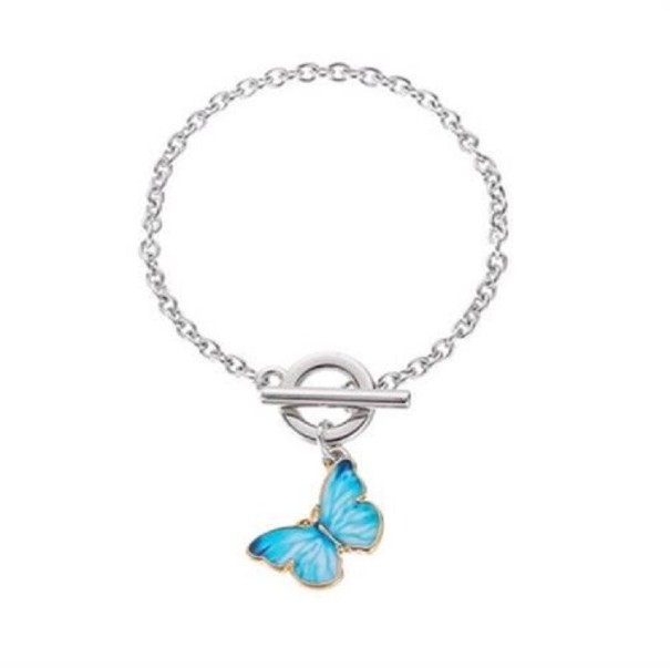 Pulseira feminina com pendente de borboleta azul claro