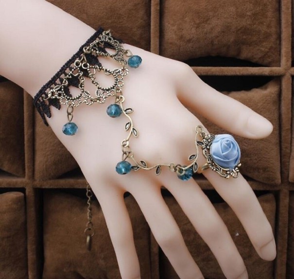 Pulseira gótica feminina com anel azul