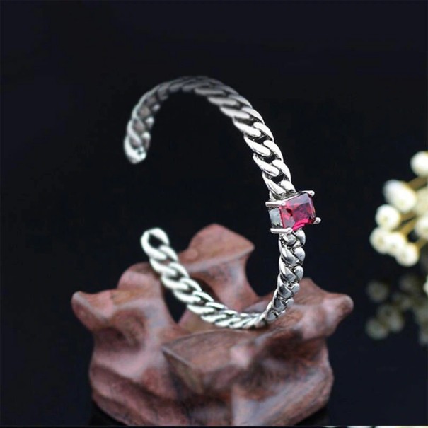 Pulsera abierta de mujer con piedra rojo