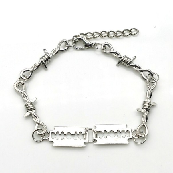 Pulsera de alambre de púas con hojas de afeitar 2
