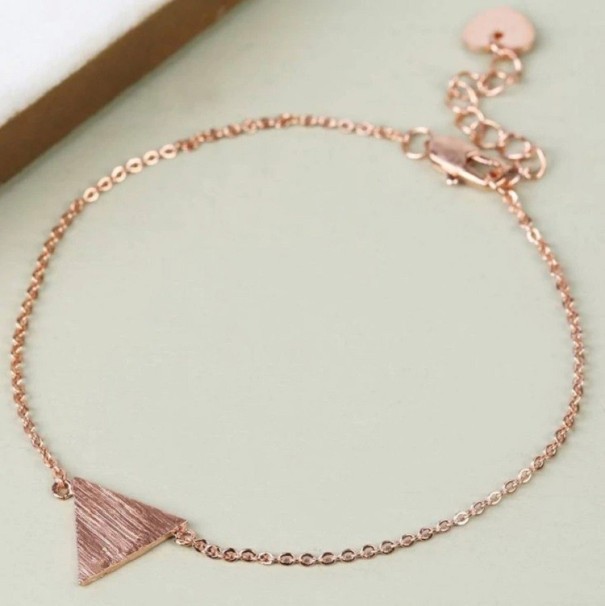 Pulsera de mujer con triangulo rosa viejo