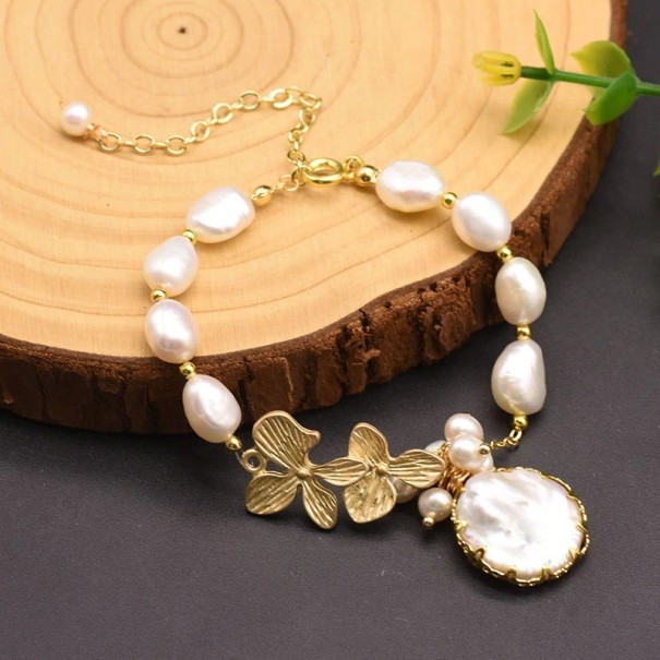Pulsera de perlas para mujer con colgante blanco