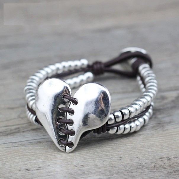 Pulsera vintage de mujer con corazón marrón oscuro
