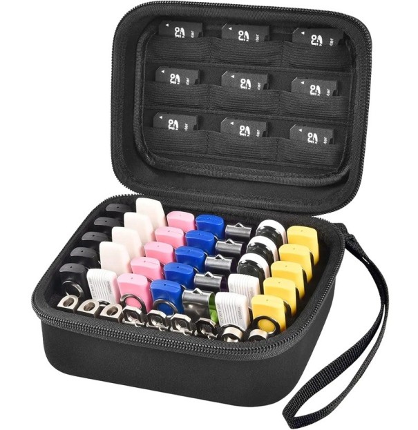 Puzdro na USB flash disky a SD karty Organizér pre karty a pamäťové médiá Čierne cestovné ochranné puzdro s priehradkami čierna