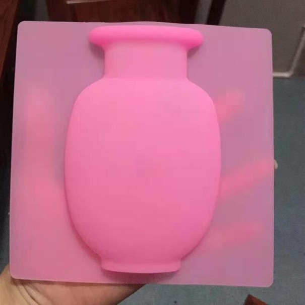 Ragasztó váza a falon rózsaszín