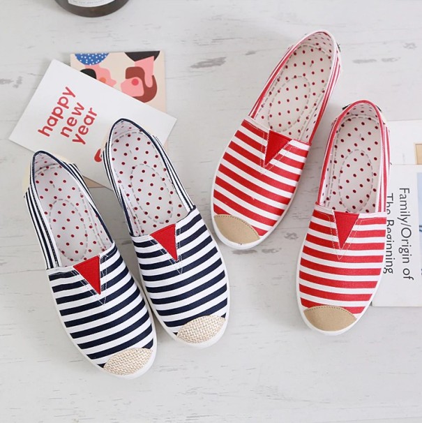 Randiga slip-on sneakers för kvinnor J1143