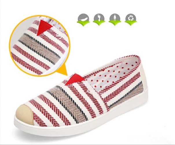 Randiga slip-on sneakers för kvinnor