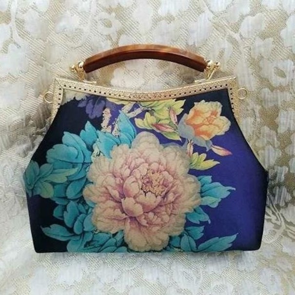 Retro-Damenhandtasche mit Blumen 4