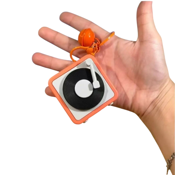 Retro magnetofonový prívesok na kľúče Hrajúca skrinka Plastová kľúčenka s hudbou Vintage dekoratívny doplnok oranžová