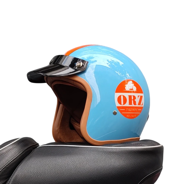 Retro-Motorradhelm blau mit orangefarbenem Logo. Klassisches Design. ABS-Material. Sicherheits-Motorradhelm. Stilvolle Reitausrüstung. XL (59-60 cm)