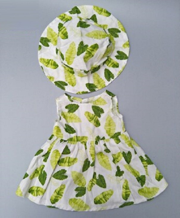 Robe avec chapeau pour poupée 4