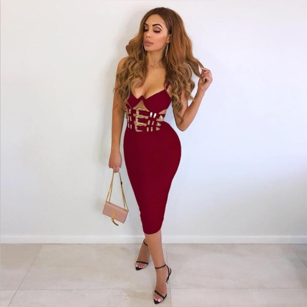 Robe sexy avec des boucles bordeaux XL