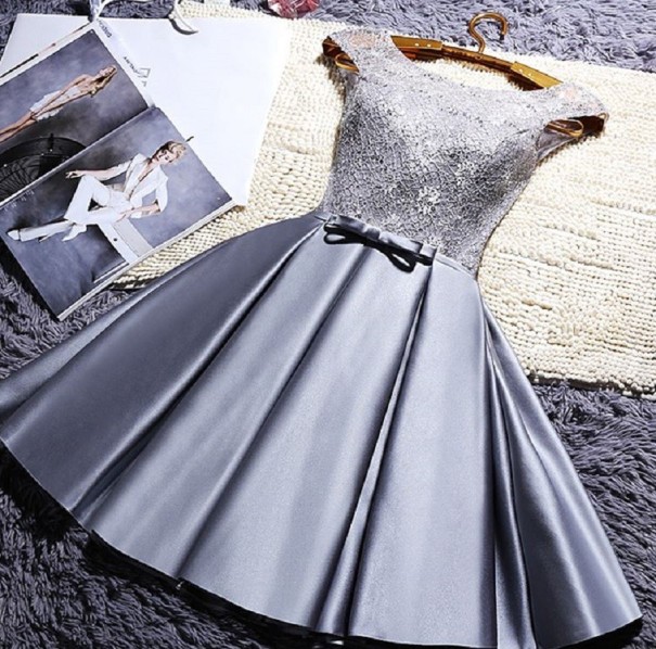 Robes de bal courtes gris XS