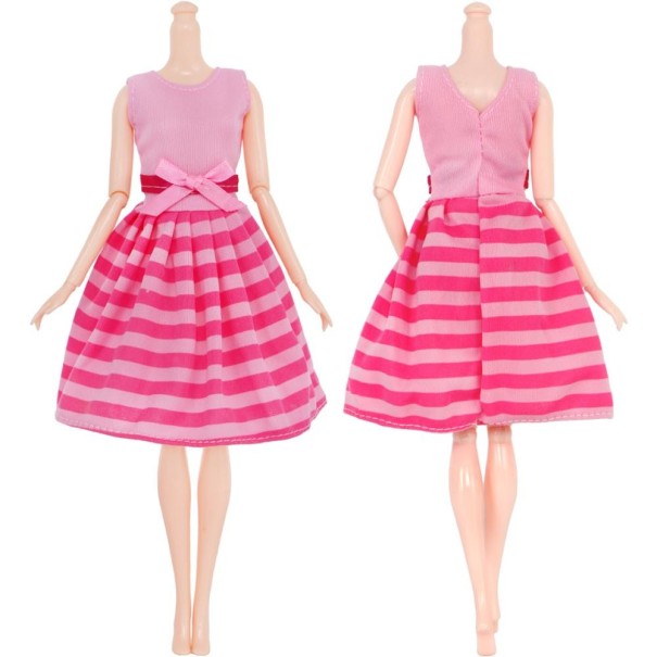 Rochie pentru Barbie cu o panglică roz