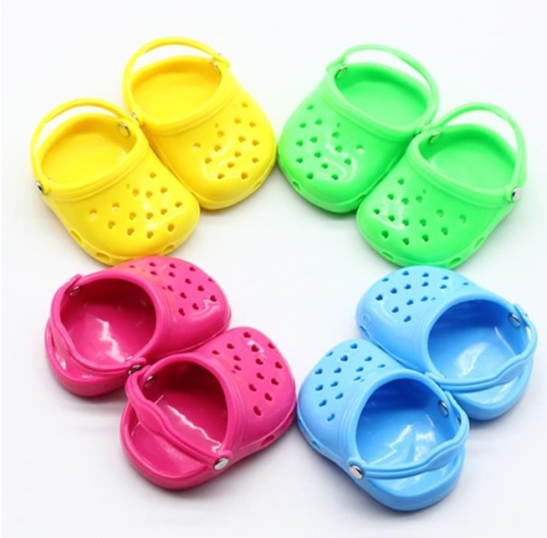Rubberen sandalen voor een pop