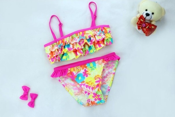 Rugig flickbikini med blommor