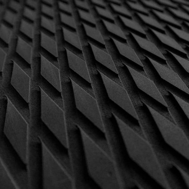 Rutschfeste Traktionsmatte für Surfboards 120 x 30 cm zuschneidbar mit starkem Kleber für Surf und Paddleboard schwarz