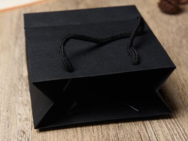 Sac cadeau 20 pièces noir
