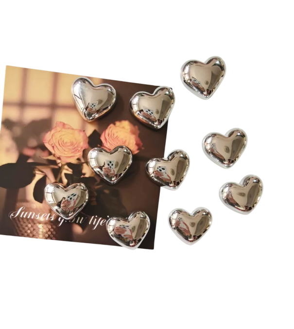 Sada 10 ks magnetek srdíčka dekorativní magnety lesklý povrch plastový design magnety na lednici nástěnku poznámky stříbrná