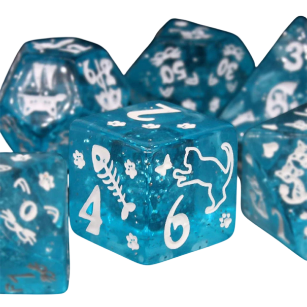 Sada hracích kociek 7 ks svetlomodrých s motívom mačiek RPG Dračí doupě stolné hry fantasy mnohostenné kocky 1