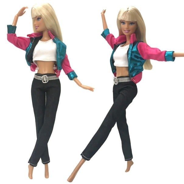 Sada oblečenia pre módnu bábiku Biely crop top Čierne nohavice so strieborným opaskom Lesklá tyrkysová bunda s ružovými rukávmi Tkanina 1