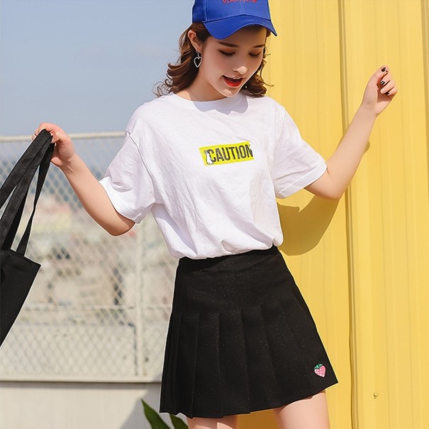 Saia mini plissada feminina com morango preto S