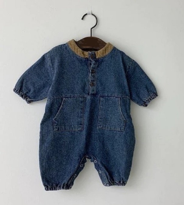 Salopetă din denim pentru sugari T2643 albastru inchis 0-6 luni