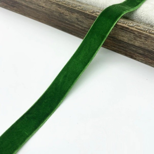 Samtband 25 mm 4,6 m Dekoband für Geschenke Blumengestecke Dekoratives Textilband zum kreativen Gestalten Nähen und Dekorieren grün