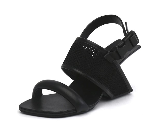Sandalias de mujer con un bonito diseño. negro 35