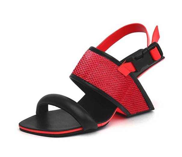 Sandalias de mujer con un bonito diseño. rojo 34