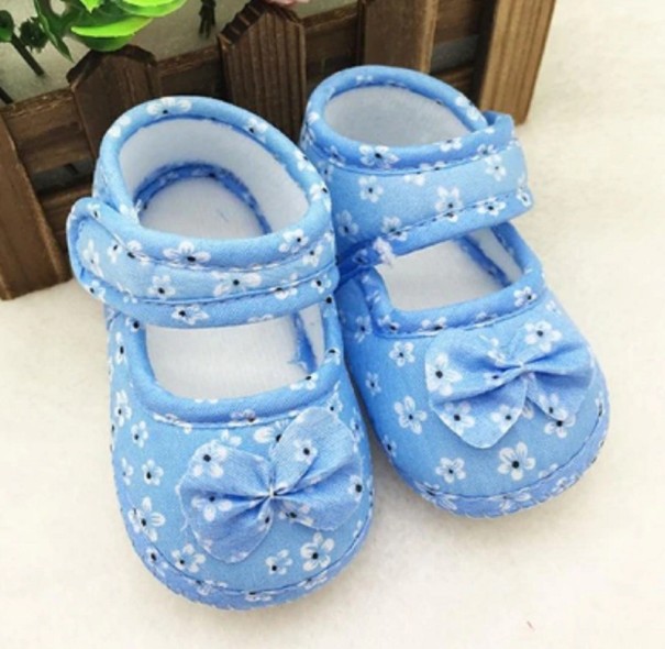 Sapatinhos de algodão para menina com flores azul 0-6 meses