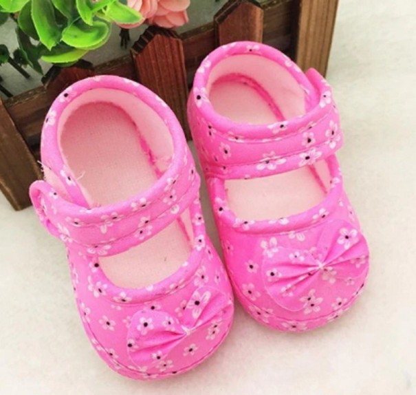 Sapatinhos de algodão para menina com flores rosa 12-18 meses