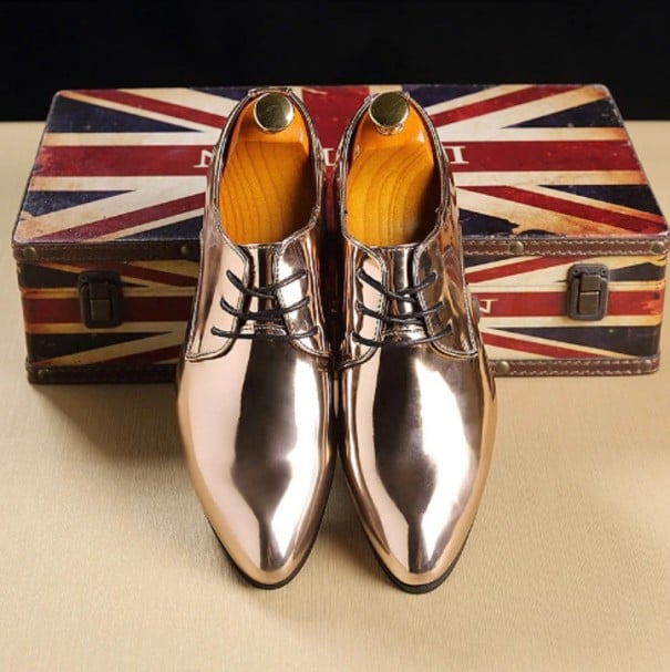 Sapatos de homem brilhantes J2128 dourado 44