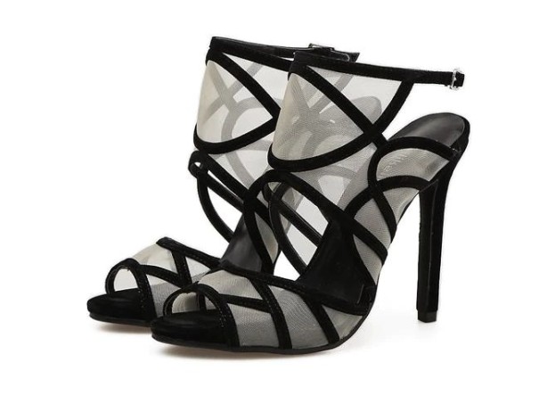 Sapatos de senhora pretos com biqueira aberta 35