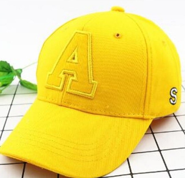 Șapcă pentru copii cu litera A2730 galben