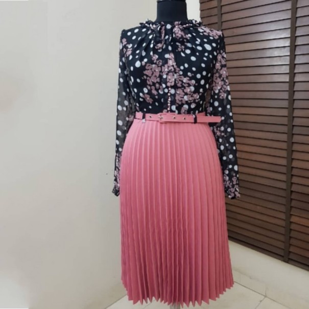 Šaty so skladanou sukňou ružová S