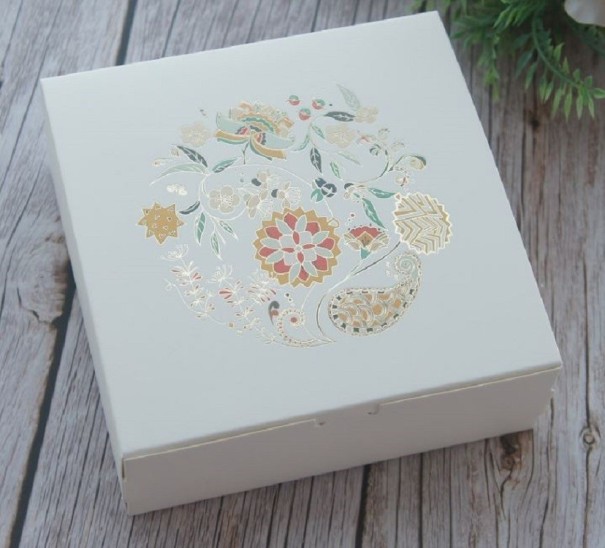 Scatola regalo con fiori 10 pz S