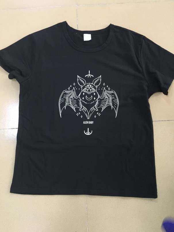 Schwarzes Damen-T-Shirt mit Fledermaus XXL