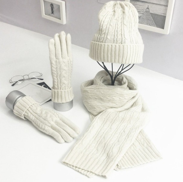 Set aus Wintermütze und Schal für Damen mit Handschuhe weiß