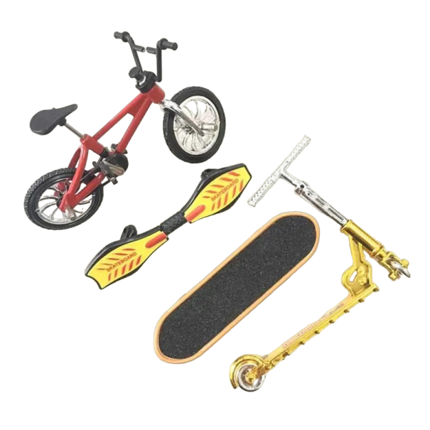 Set mini skateboard, biciclete și scuter roșu