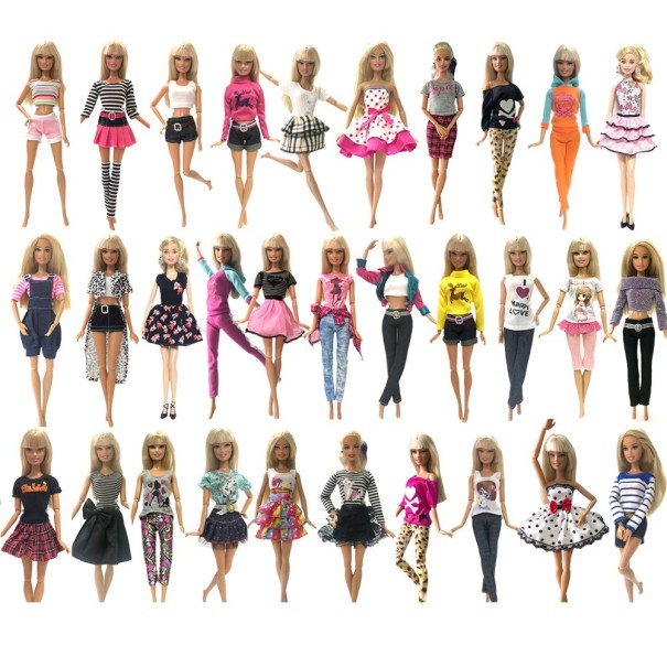 Set mit 10 Puppen-Outfits