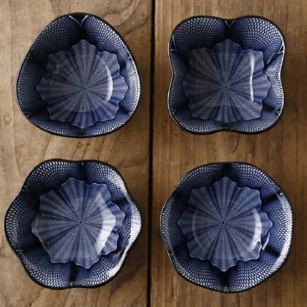 Set mit 4 Keramikschalen 11