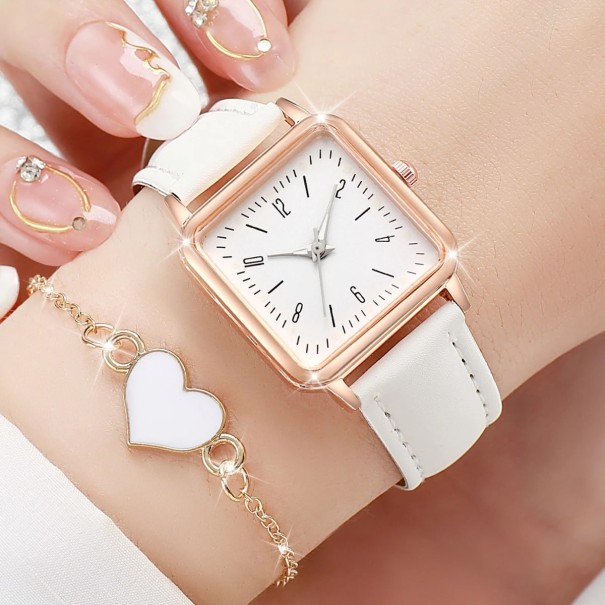 Set modieuze dameshorloges, met vierkante wijzerplaat, leren band en hartvormige armband. Elegante sieradenset. Cadeau voor vrouwen. wit
