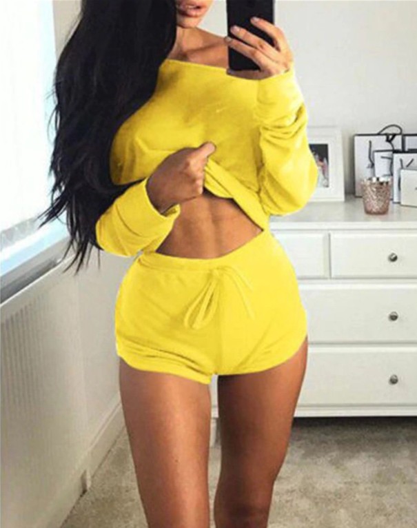Set pentru femei - Top și pantaloni scurți galben M