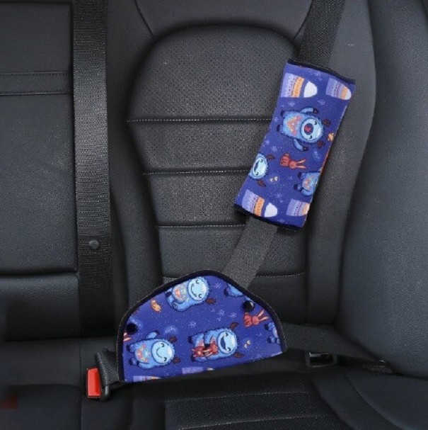 Set van veiligheidsgordelpositionering en autokussen 6