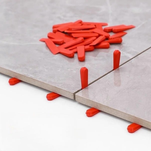 Set von Distanzkeilen zur Ausrichtung von Fliesen 100 Stück 5 mm wiederverwendbare rote Kunststoffkeile für die Verlegung von Fliesen