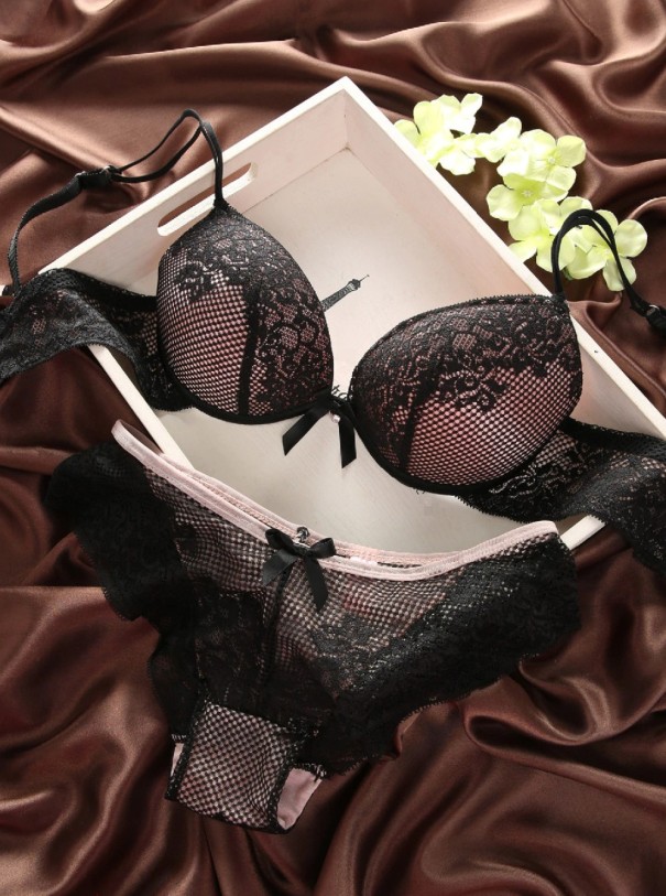 Sexy Damen-Set aus Höschen und BH schwarz 75C