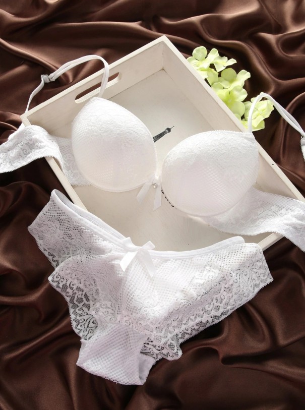 Sexy Damen-Set aus Höschen und BH weiß 70B